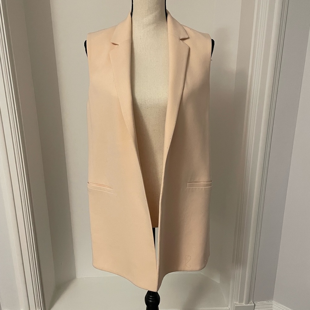 Club Monaco Elegant Sleeveless Blush Pink Vest